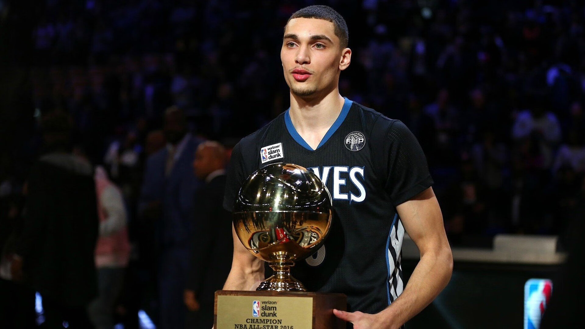 F1新赛季揭幕战之夜，恩比德进攻端无人可挡，速度与力量的跨界交响