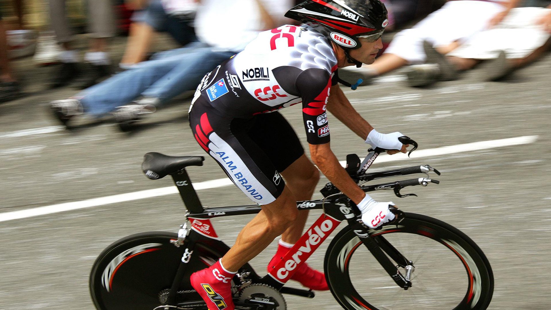 威廉姆斯横扫红牛二队，周冠宇关键制胜改写F1格局