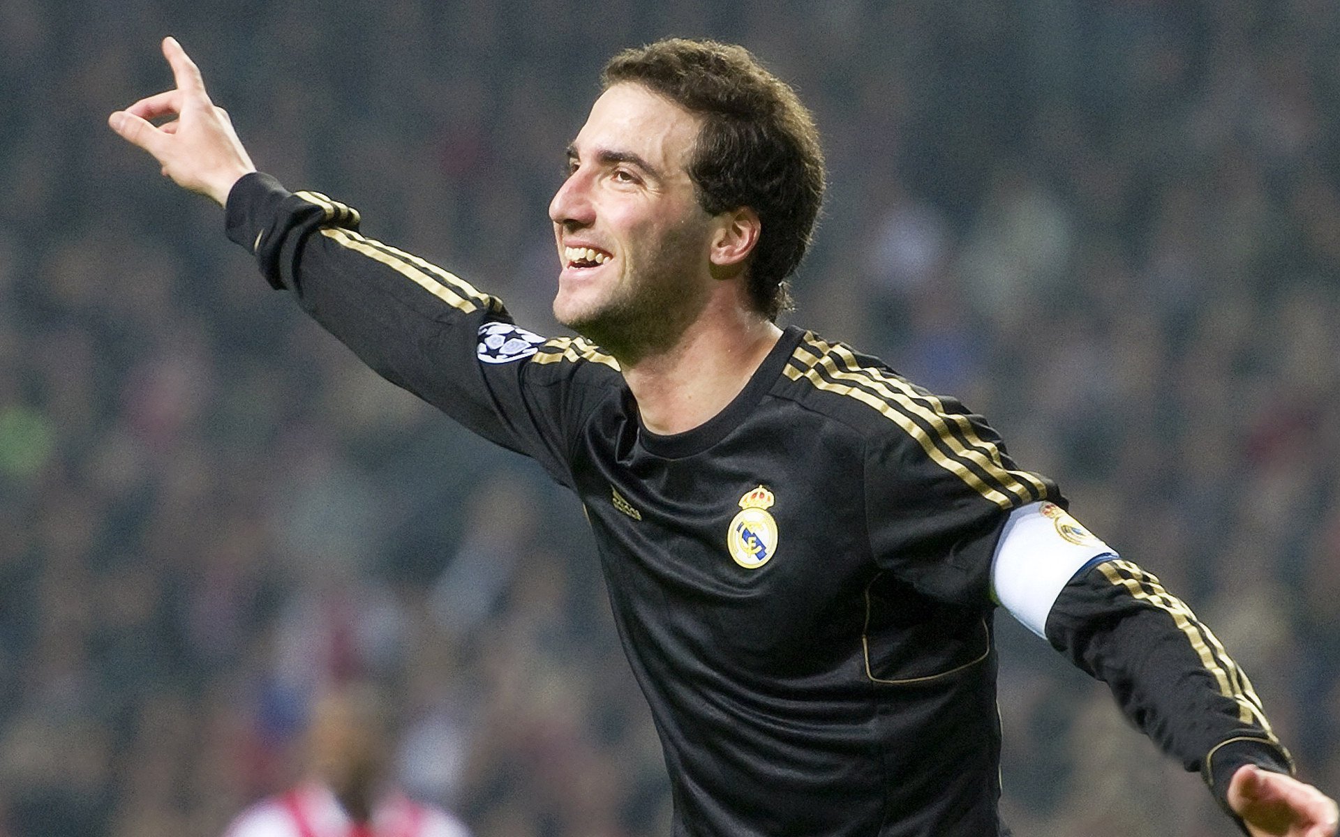 华体会世界杯-巴黎的雨夜，内马尔爆发难挽败局，哥斯达黎加险胜背后的战术博弈