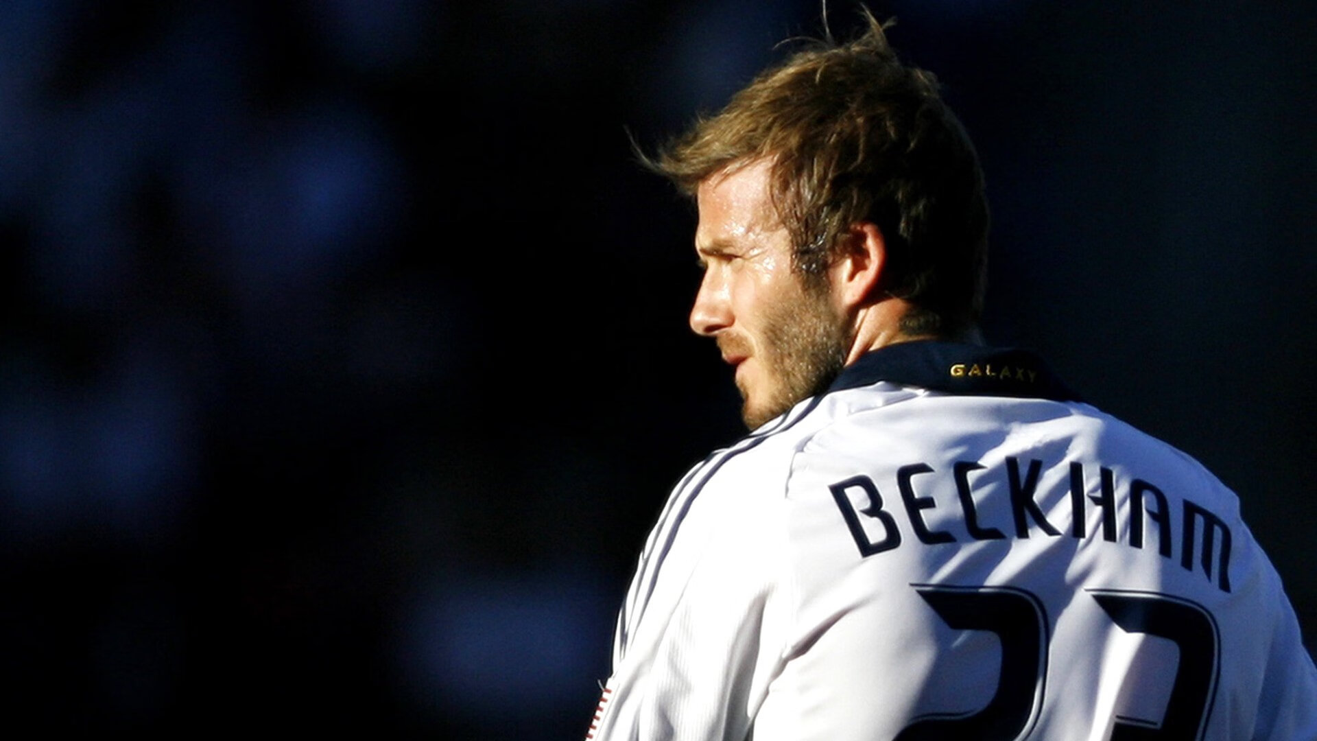 德甲争冠战焦点战，沙特掀翻巴萨，足球世界的多元冲击波