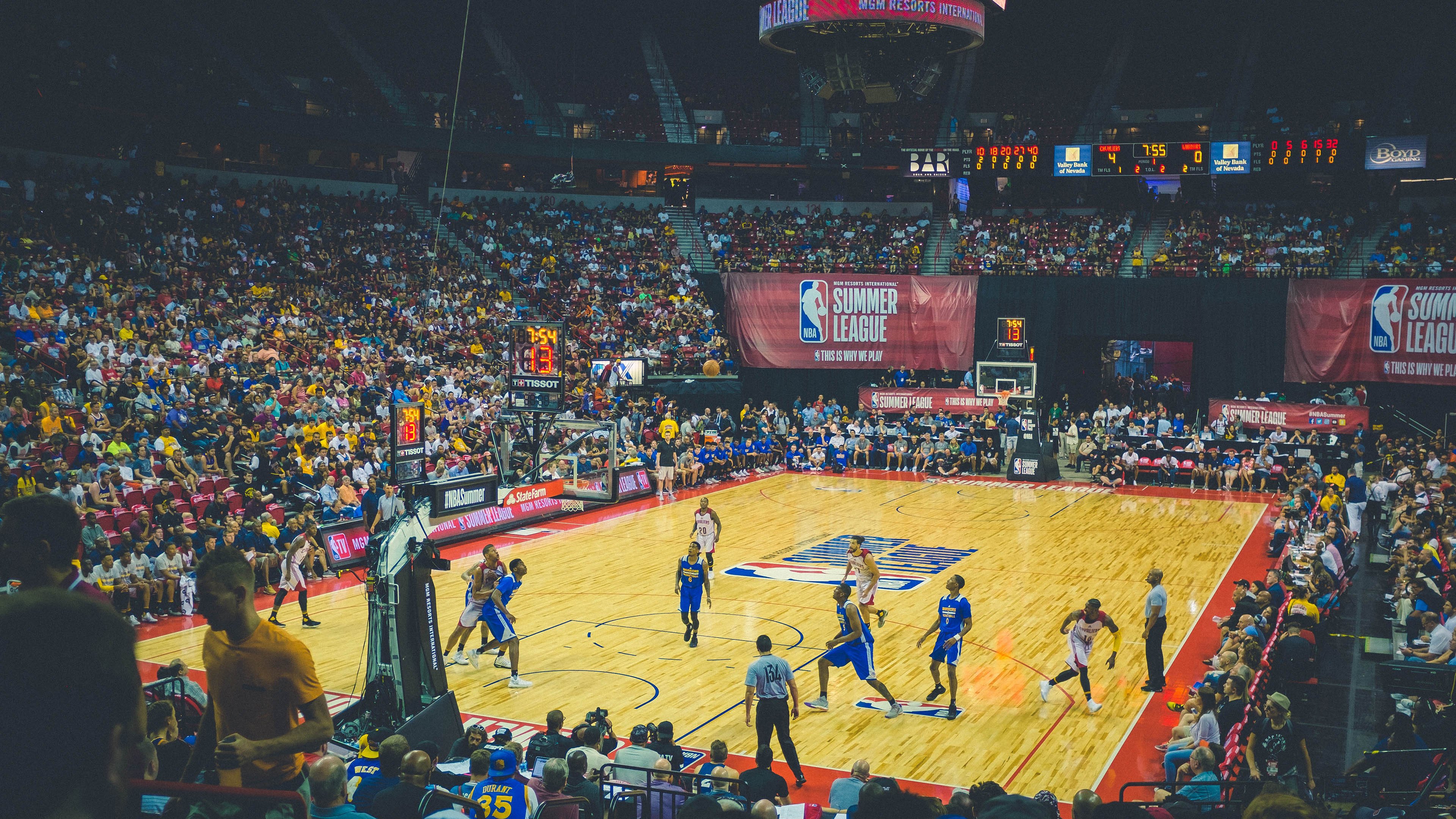 开拓者对阵凯尔特人，恩比德关键节点连续得分，奠定胜局